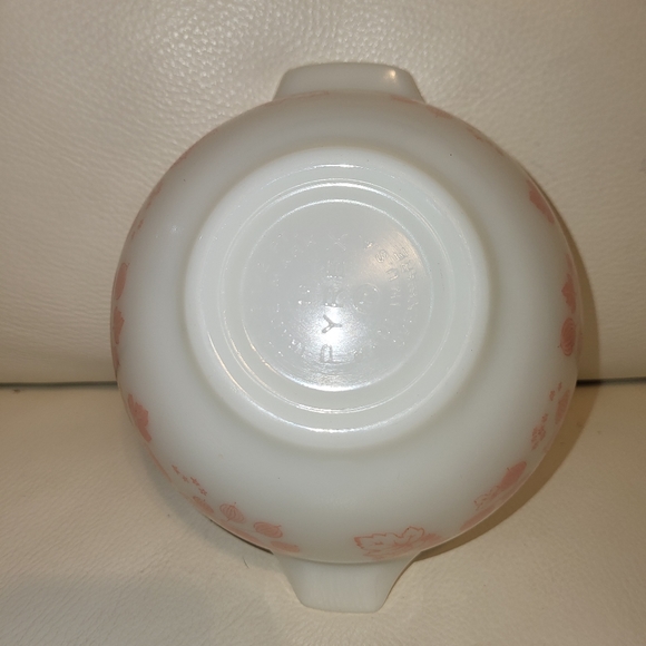 1 1/2 PT Cinderella Gooseberry Pink pattern Pyrex bowl - Picture 6 of 9